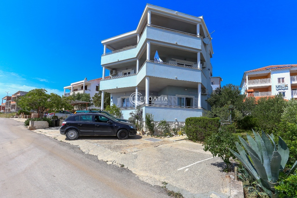 Apartment house in Rogoznica