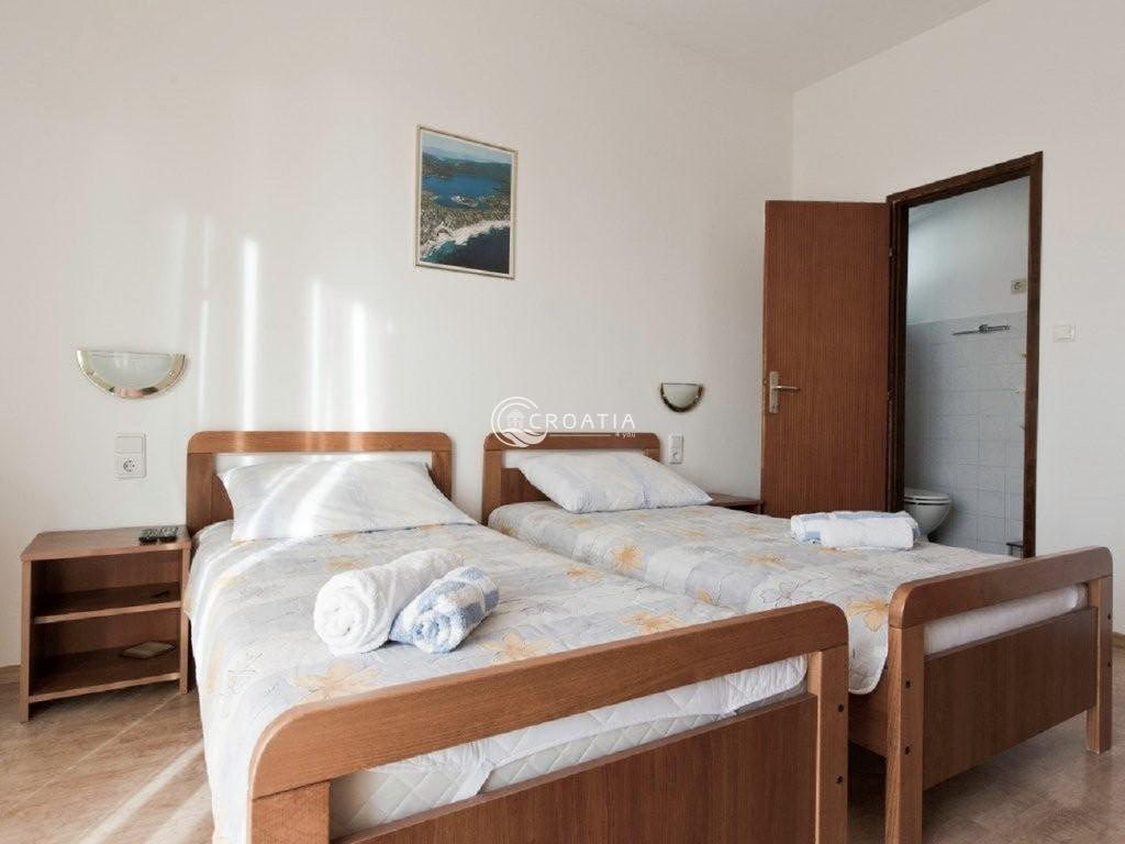 Kuća sa apartmanima u Primoštenu