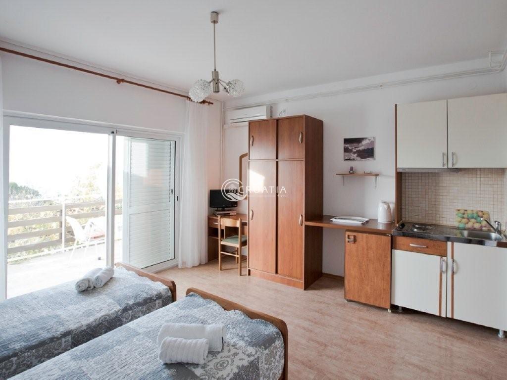 Kuća sa apartmanima u Primoštenu