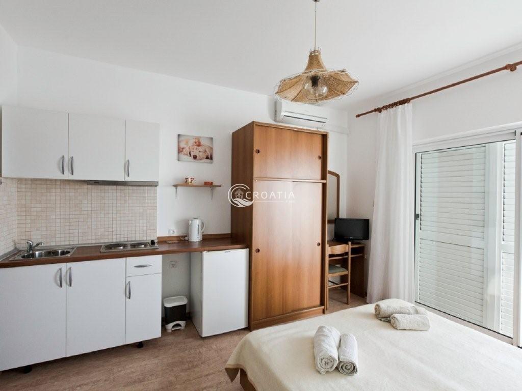 Kuća sa apartmanima u Primoštenu