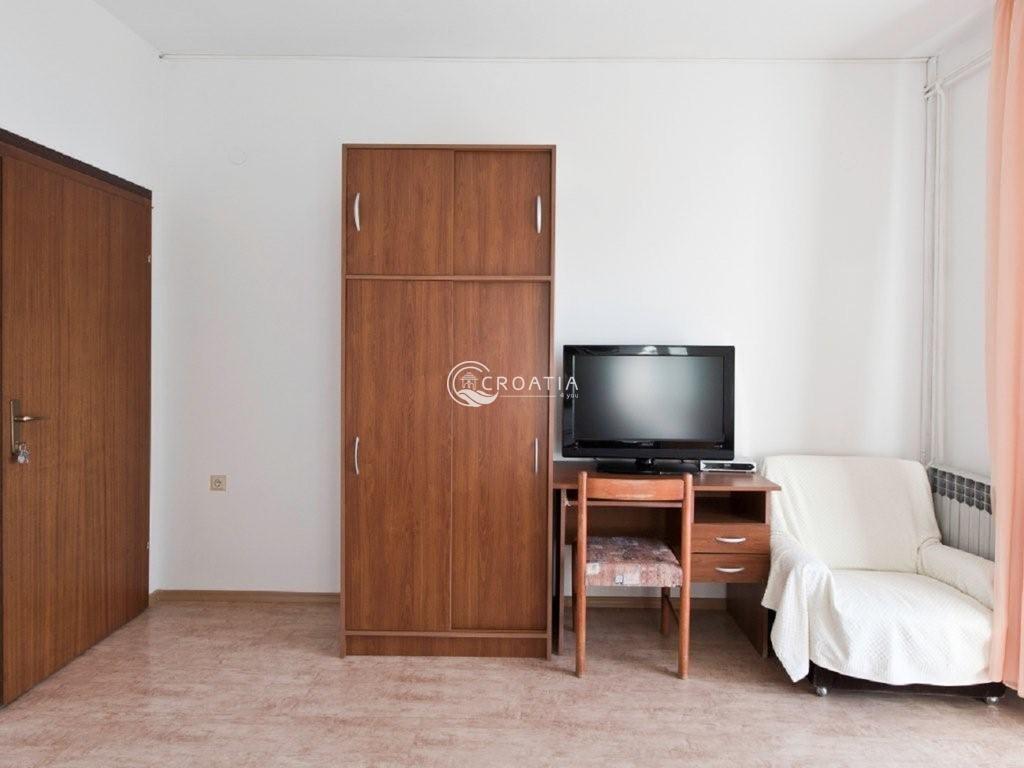 Kuća sa apartmanima u Primoštenu