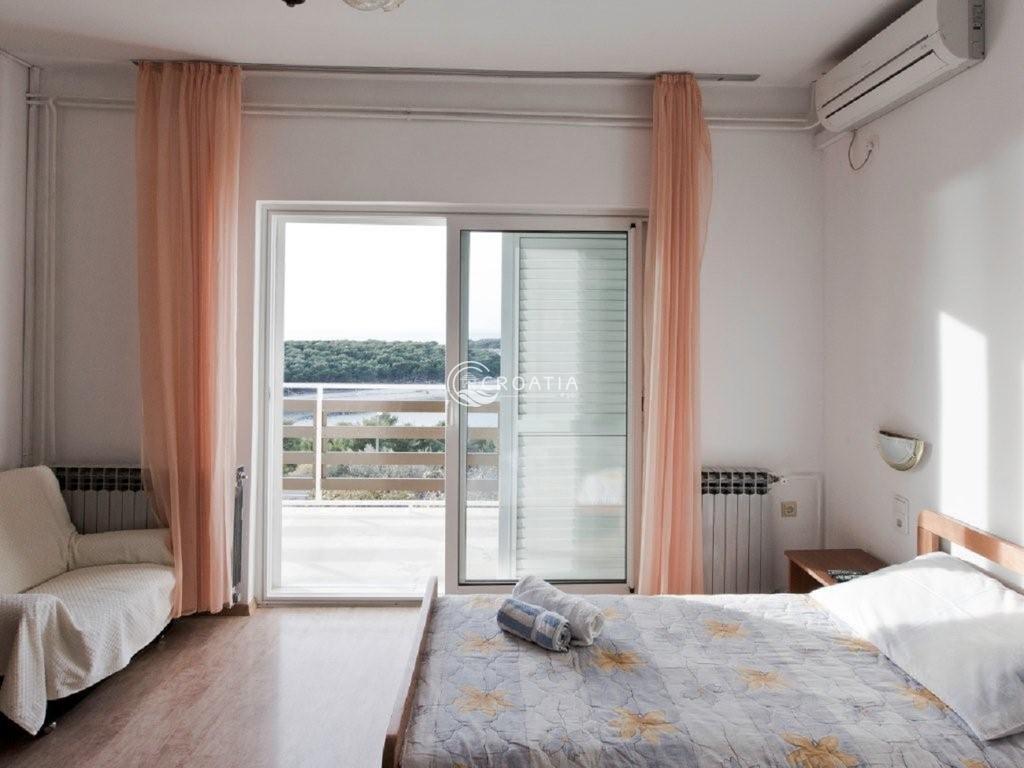 Kuća sa apartmanima u Primoštenu