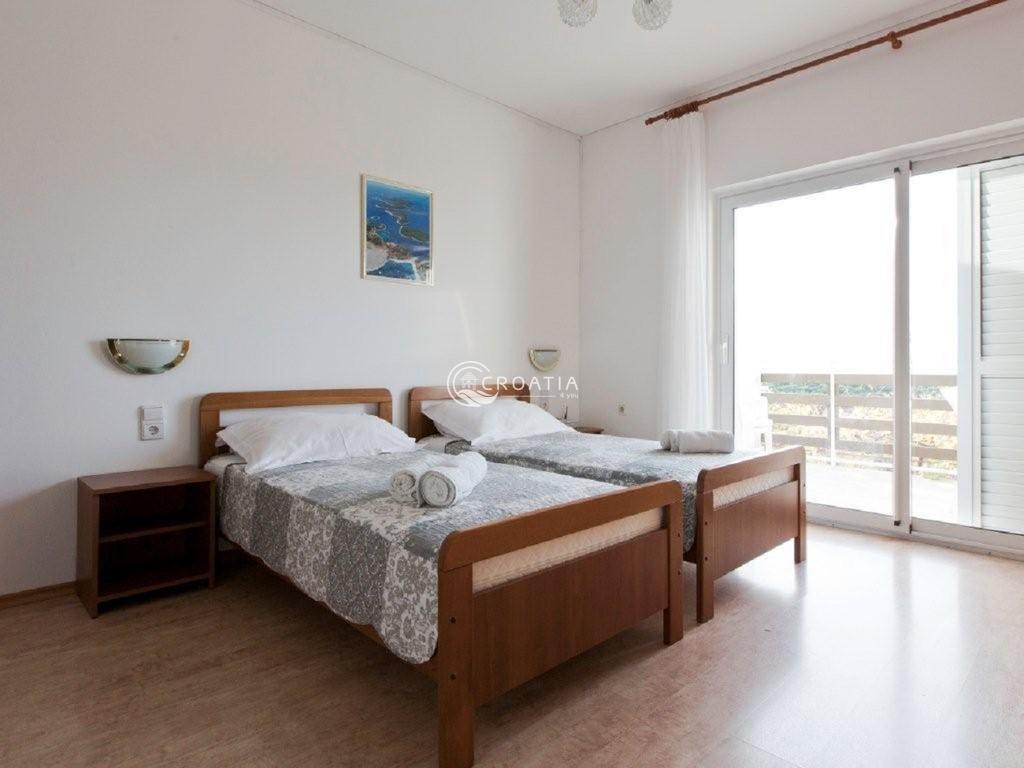 Kuća sa apartmanima u Primoštenu