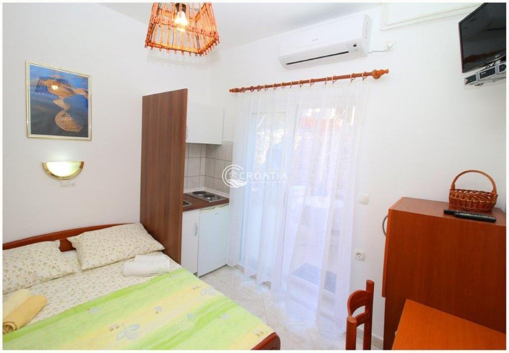 Kuća sa apartmanima u Primoštenu