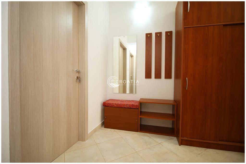 Kuća sa apartmanima u Primoštenu