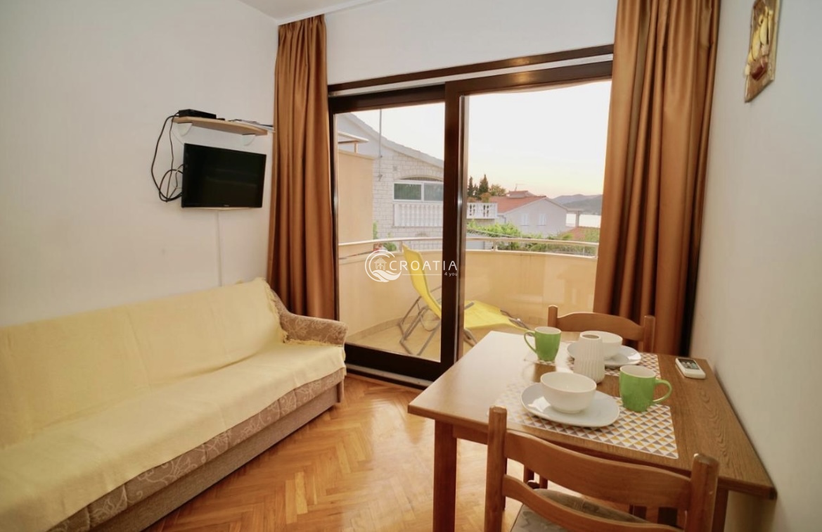 APARTMENT HOUSE SEGET VRANJICA